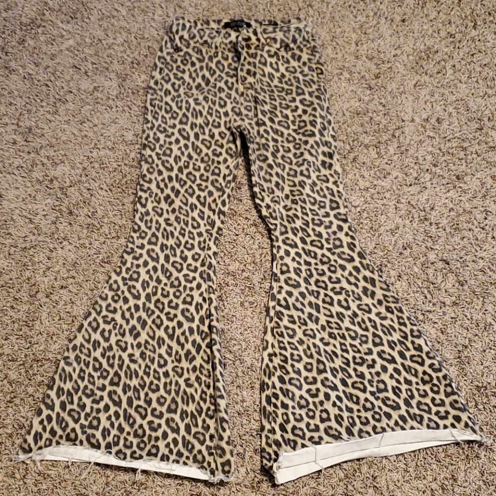 Judy Blue leopard flares